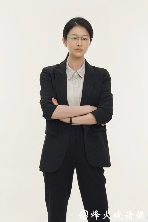 从镜头前到警徽下,这位女督察把人生拍成港剧现实版 从镜头前到警徽下,这位女督察把人生拍成港剧现实版