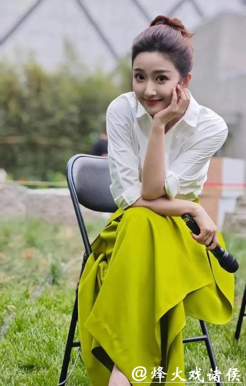 央视春晚主持官宣,任鲁豫回归稳心神,39岁刘心悦首登主会场好奇与质疑同在 央视春晚主持官宣,任鲁豫回归稳心神,39岁刘心悦首登主会场好奇与质疑同在