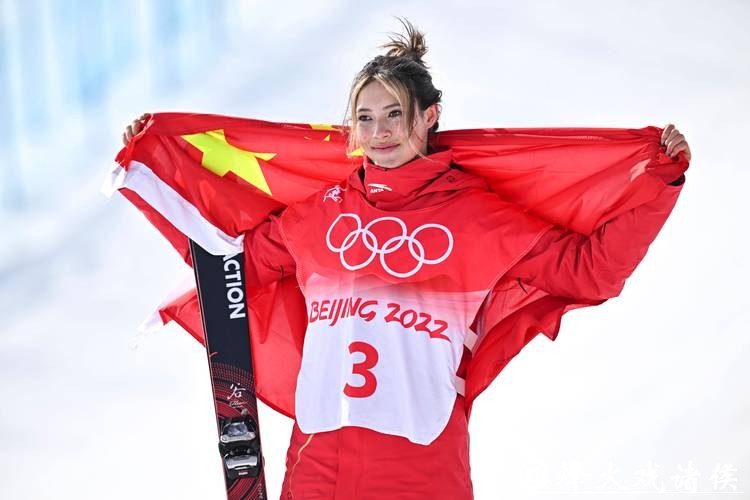 谷爱凌摘银无憾 速滑女子1000米连破纪录 谷爱凌摘银无憾 速滑女子1000米连破纪录